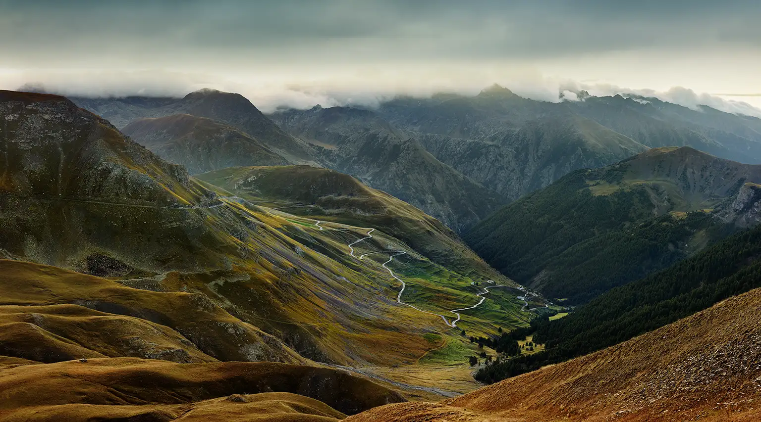 Berglandschaft des Col de la Bonette in den französichen Alpen